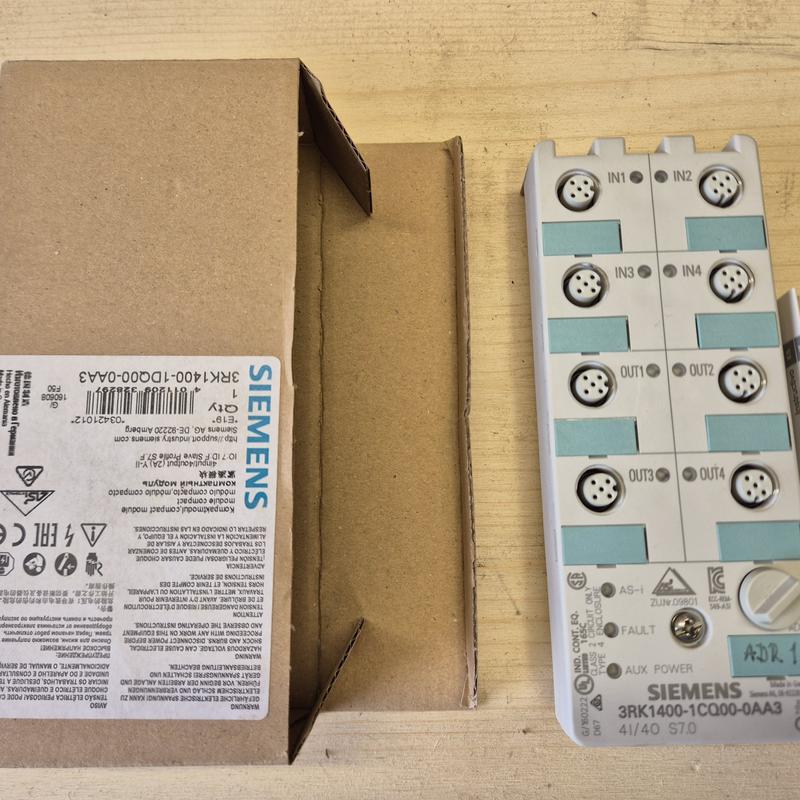 SIEMENS  3RK1400-1DQ00-0AA3  4DI / 4DO